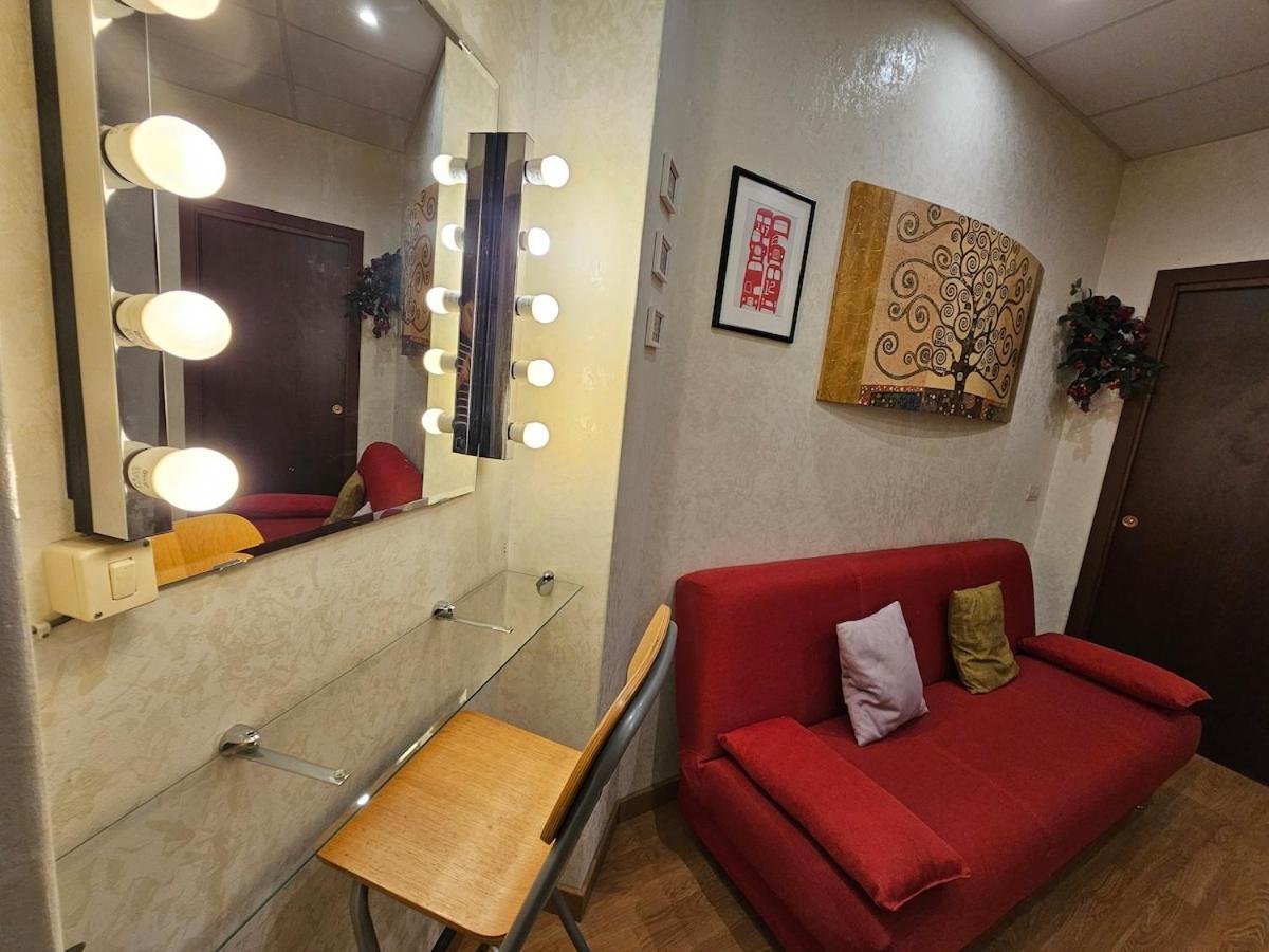 Private In Apartment *